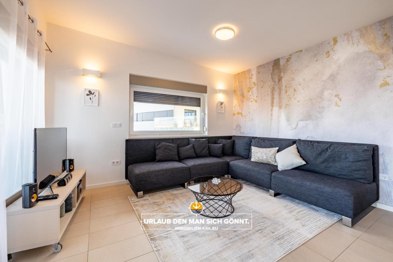 Penthouse Panorama Deluxe In Malinska Apartment Exterior photo